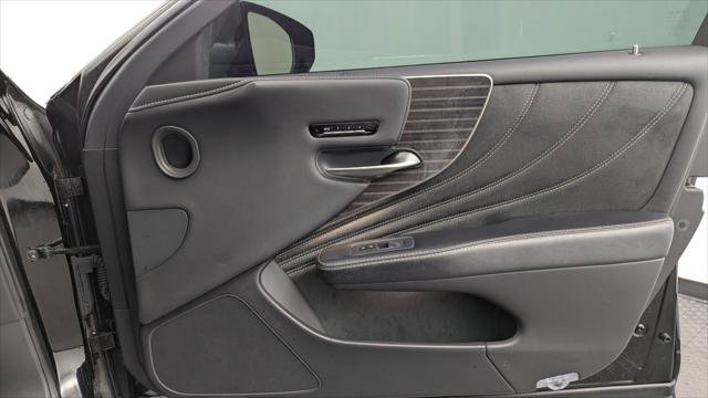 Used 2018 Lexus LS 500h AWD image 22