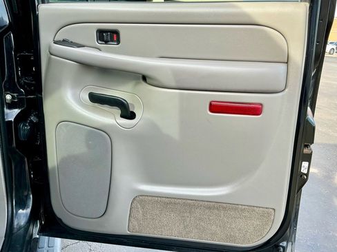 Used 2005 Chevrolet Avalanche Z66 w/ Sun And Sound Package image 25