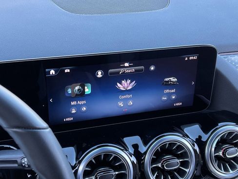 Certified 2025 Mercedes-Benz GLA 250 4MATIC image 18