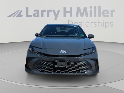 Used 2025 Toyota Camry SE FWD image 8