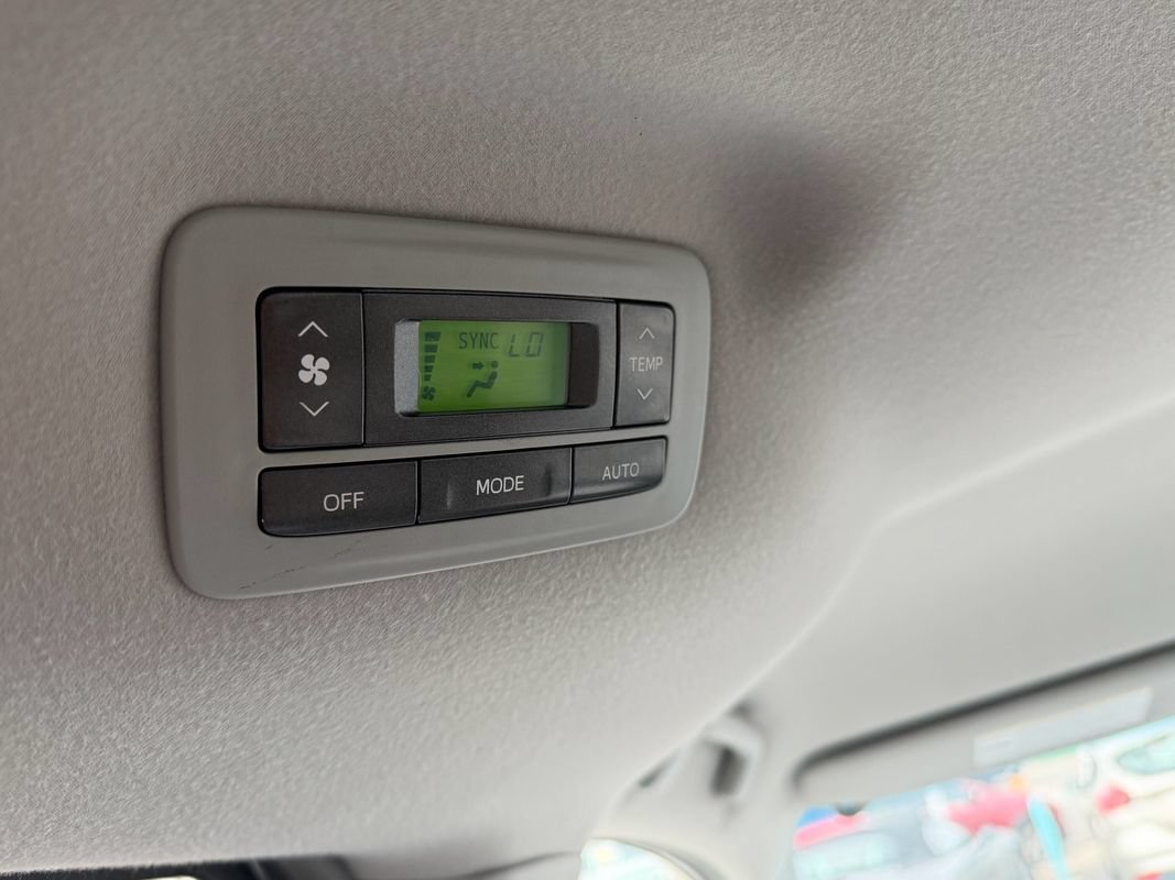 Used 2013 Toyota Sienna LE w/ Towing Pkg AWD/4WD image 18