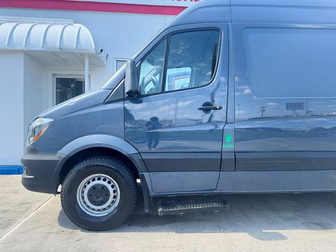 Used 2018 Mercedes-Benz Sprinter 2500 image 18