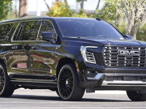 Used 2025 GMC Yukon XL Denali Ultimate AWD/4WD image 47