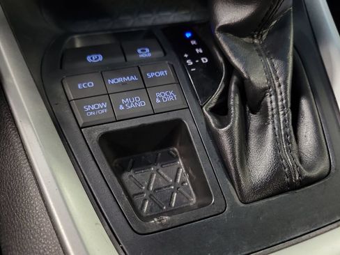 Used 2019 Toyota RAV4 LE w/ All Weather Liner Package AWD/4WD image 19