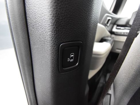 Certified 2024 Kia Carnival LX image 12