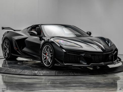 Used 2024 Chevrolet Corvette Z06 w/ Stealth Interior Trim Package RWD image 31