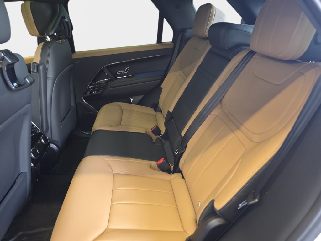 New 2027 Land Rover Range Rover Sport Dynamic SE AWD/4WD image 8
