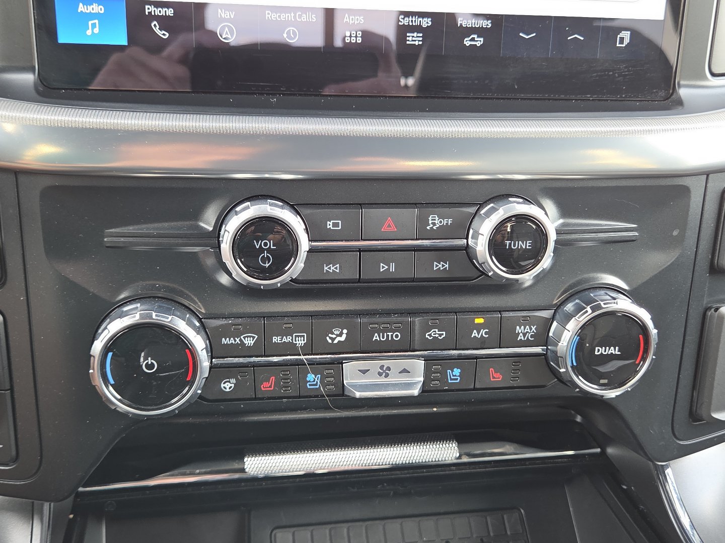 Used 2025 Ford F150 Lariat w/ Equipment Group 502A High AWD/4WD image 36