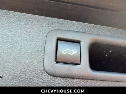 Used 2022 Toyota Highlander XLE FWD image 33