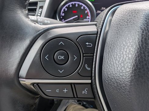 Used 2018 Toyota Camry XLE image 25