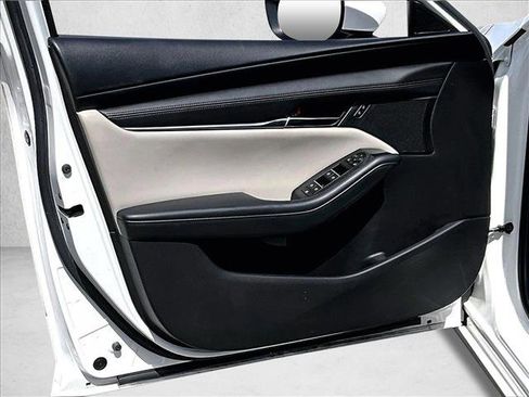 Used 2019 MAZDA MAZDA3 Hatchback image 17