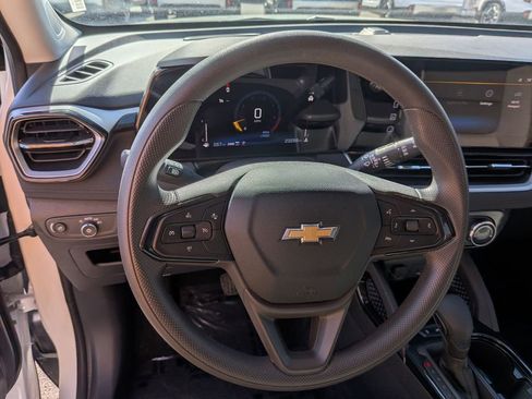 Used 2025 Chevrolet TrailBlazer LT AWD/4WD image 21