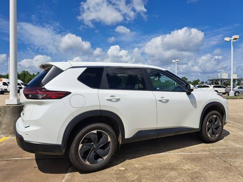 Used 2025 Nissan Rogue SV AWD/4WD image 4