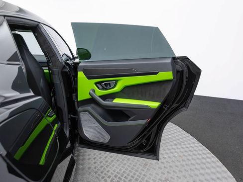 Used 2022 Lamborghini Urus AWD/4WD image 46
