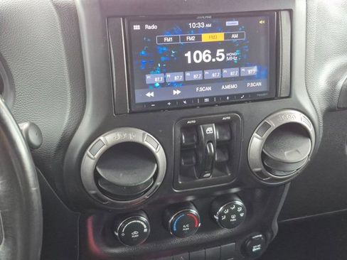 Used 2018 Jeep Wrangler Unlimited Sport S image 13