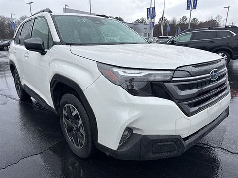 Used 2025 Subaru Forester Premium image 7