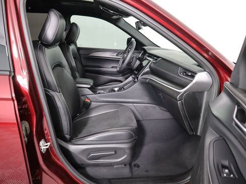 Used 2023 Jeep Grand Cherokee Altitude image 20