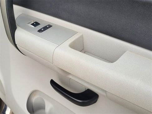 Used 2009 Chevrolet Silverado 1500 LT w/ Regional Value Package image 12