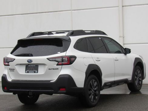 Used 2025 Subaru Outback Onyx Edition image 6