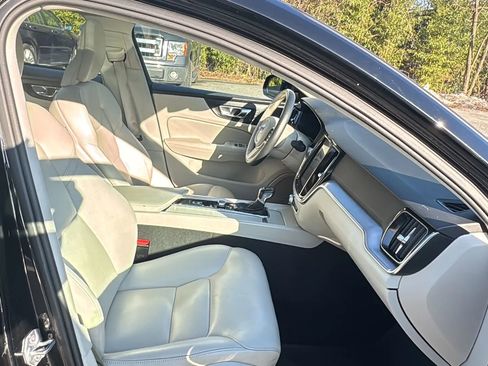 Used 2019 Volvo S60 T5 Momentum w/ Premium Package image 12