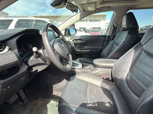 Used 2021 Toyota RAV4 XLE Premium image 4