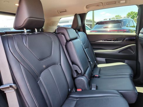 Certified 2025 INFINITI QX60 Pure w/ Cargo Package AWD/4WD image 16