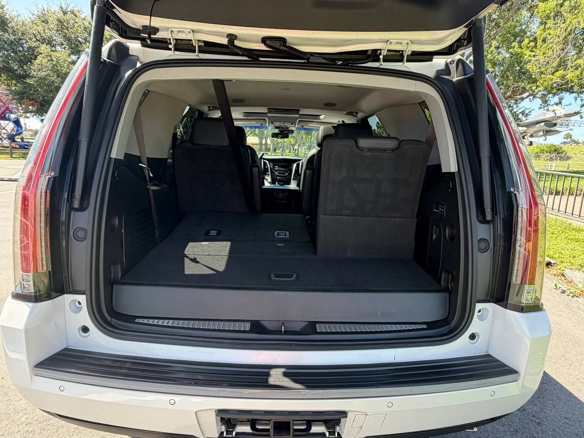 Used 2018 Cadillac Escalade Premium Luxury w/ LPO, Radiant Package RWD image 10