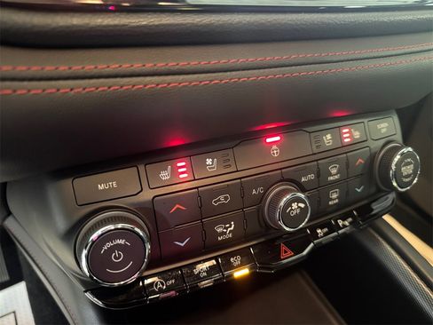 Used 2023 Dodge Durango GT image 30