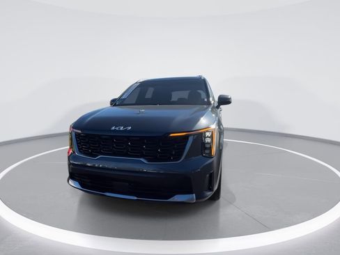 Used 2025 Kia Sorento S image 3