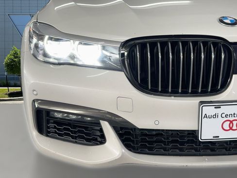 Used 2019 BMW 740i w/ Executive Package image 11