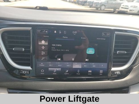 Used 2023 Chrysler Pacifica Touring-L FWD image 6
