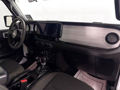 Used 2024 Jeep Wrangler Willys image 28