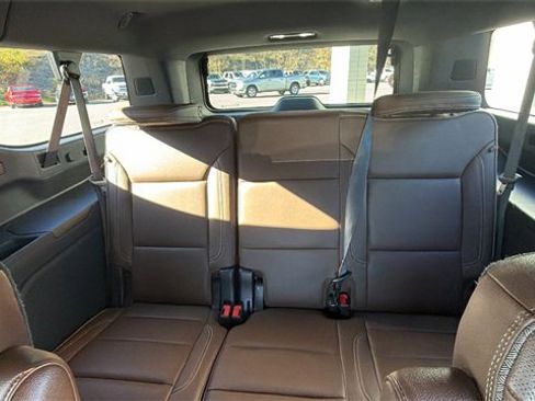 Used 2021 Chevrolet Suburban High Country image 19
