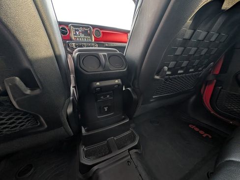 Used 2018 Jeep Wrangler Unlimited Rubicon image 37