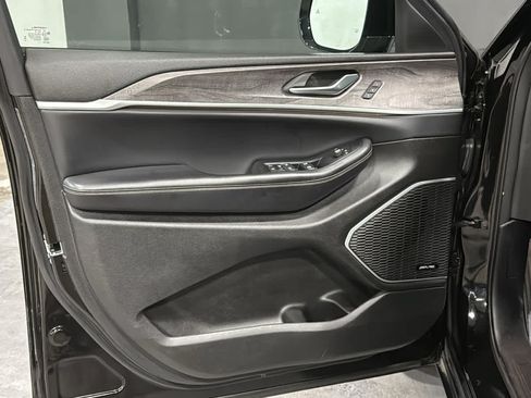 Used 2024 Jeep Grand Cherokee Limited 4xe AWD/4WD image 9