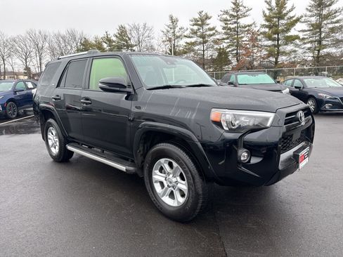 Certified 2023 Toyota 4Runner SR5 Premium w/ Moonroof Package image 3