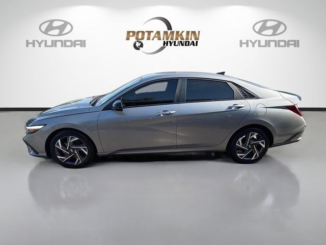 Certified 2025 Hyundai Elantra Sport FWD image 8