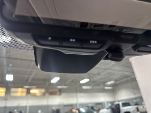 Used 2019 Toyota RAV4 Limited AWD/4WD image 30