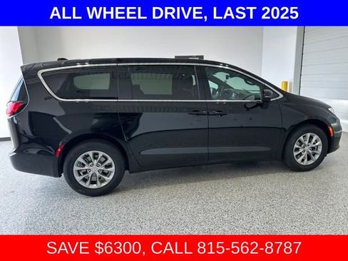 New 2025 Chrysler Pacifica Select image 28