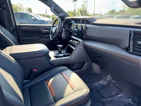 Certified 2023 GMC Sierra 1500 AT4 w/ Technology Package AWD/4WD image 9