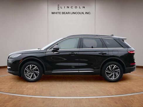Used 2025 Lincoln Corsair AWD w/ Equipment Group 101A image 8