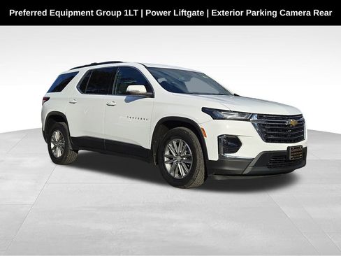 Used 2023 Chevrolet Traverse LT image 1