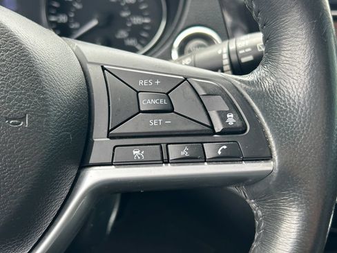 Used 2018 Nissan Rogue SV w/ Premium Package AWD/4WD image 19