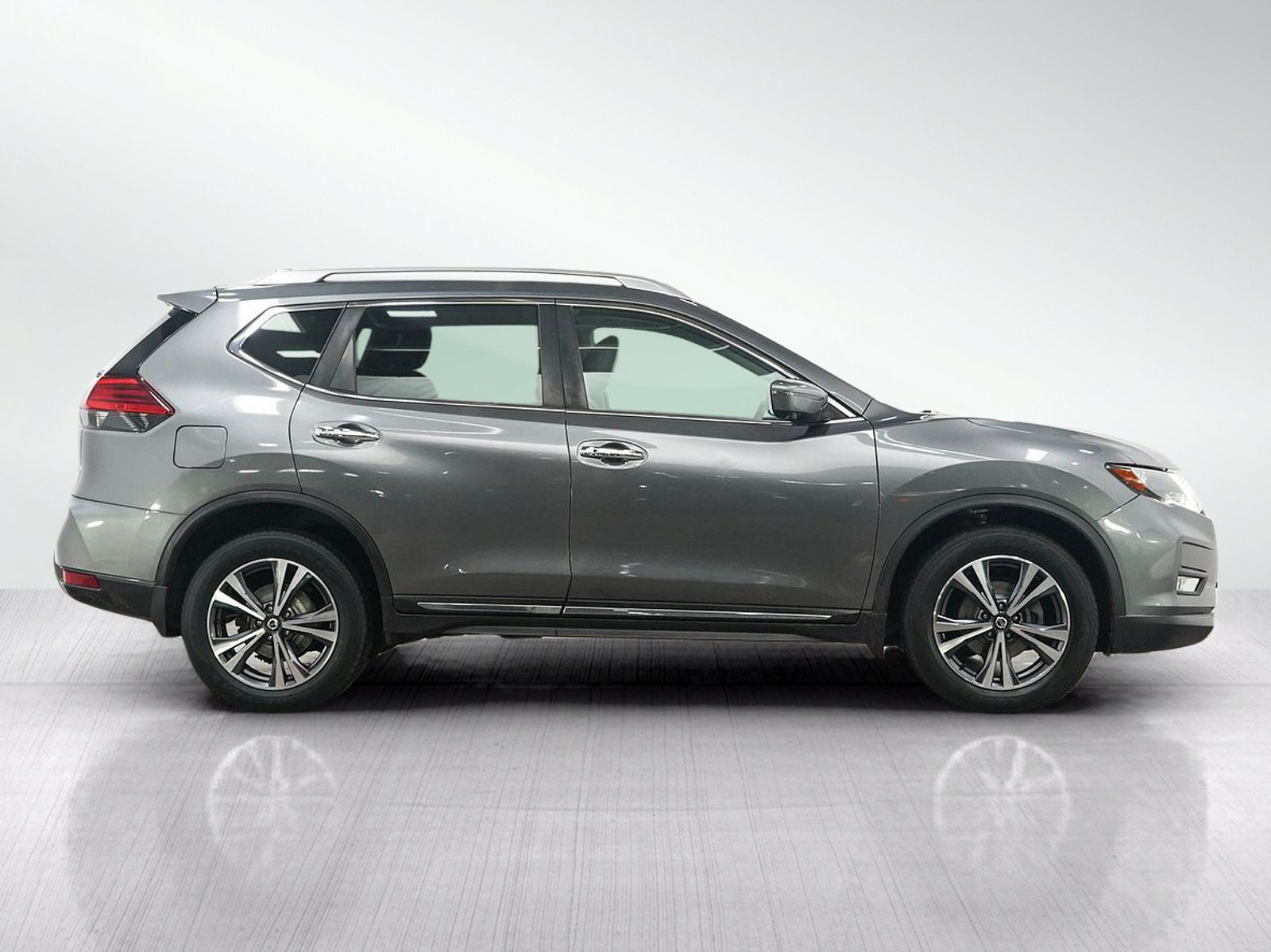 Used 2017 Nissan Rogue SL AWD/4WD image 6