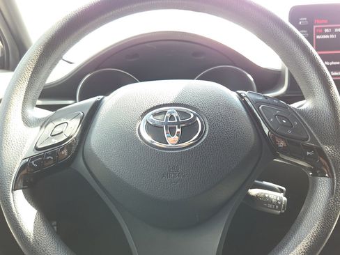 Used 2019 Toyota C-HR LE image 12