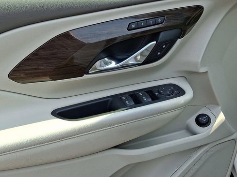 Used 2019 GMC Terrain Denali w/ Advanced Safety Package AWD/4WD image 12