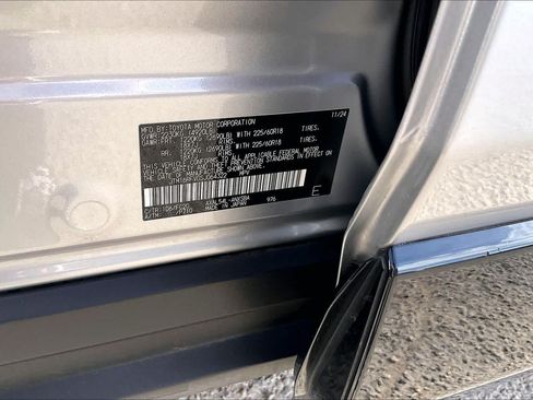 Used 2025 Toyota RAV4 SE AWD/4WD image 31