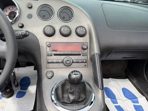 Used 2006 Pontiac Solstice Convertible w/ Power Package RWD image 13