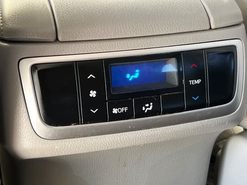 Used 2017 Toyota Highlander LE w/ Carpet Mat Package AWD/4WD image 14