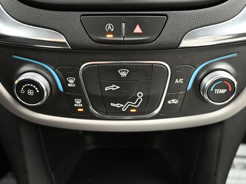 Used 2022 Chevrolet Equinox LS w/ LS Convenience Package image 16